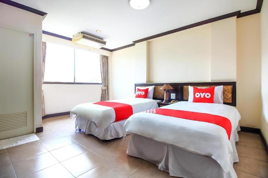 Oyo 383 ホワイト イン ホテル Ban Khlong Lat Bua Khao エクステリア 写真
