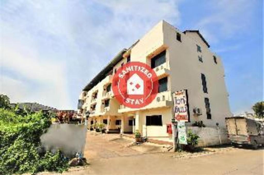 Oyo 383 ホワイト イン ホテル Ban Khlong Lat Bua Khao エクステリア 写真