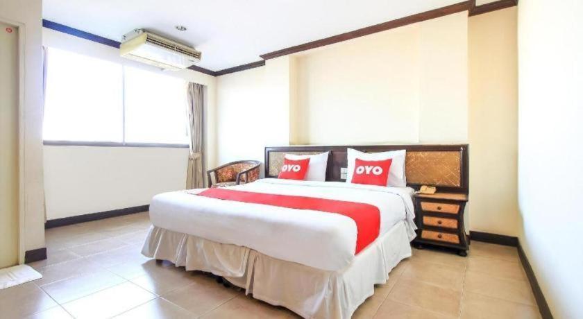 Oyo 383 ホワイト イン ホテル Ban Khlong Lat Bua Khao エクステリア 写真